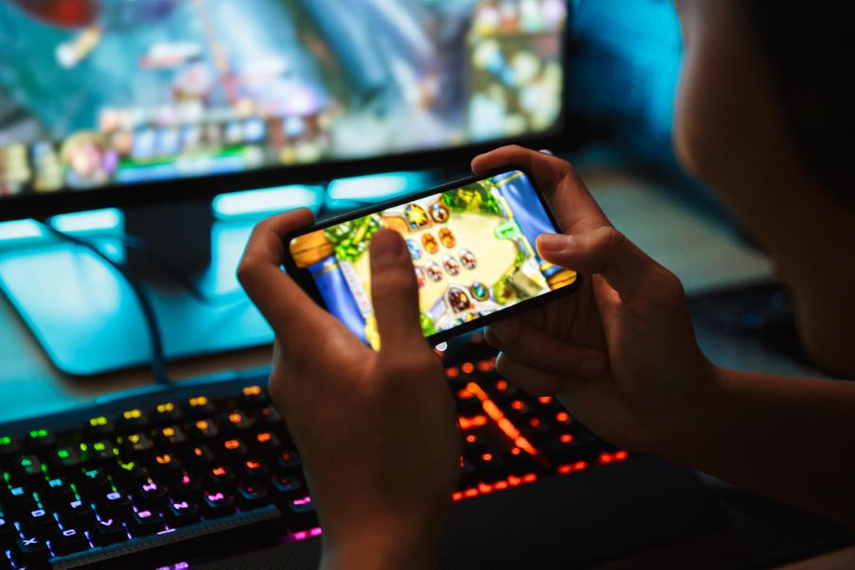 The Shift From Desktop To Mobile Online Gaming – Latest Stats & Market Overview