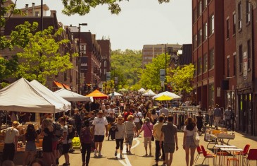 Dernière vente trottoir de la saison estivale sur l’avenue Mont-Royal