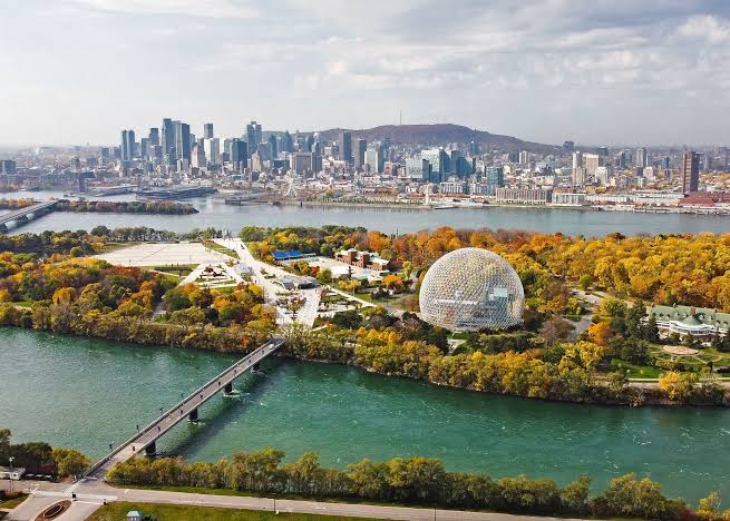 Comment la scène florissante des casinos à Montréal reflète la mosaïque culturelle de la ville