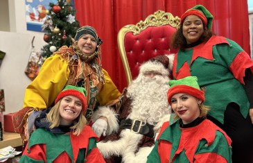 Le Père Noël va être à son chalet ce week-end sur la Promenade Masson à Montréal